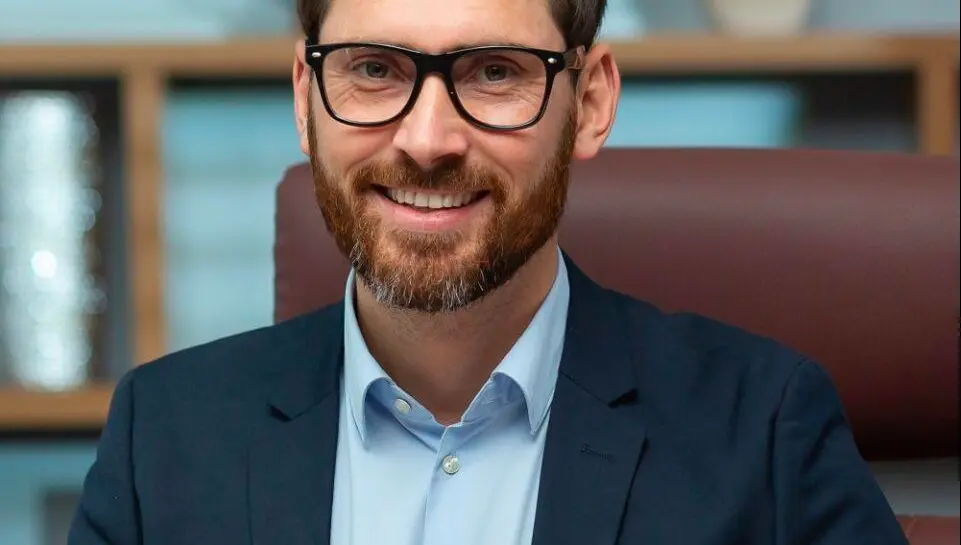 Corporate Beard (Slightly Extended at Jaw)