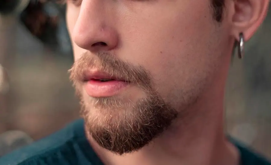 Tight circle-beard