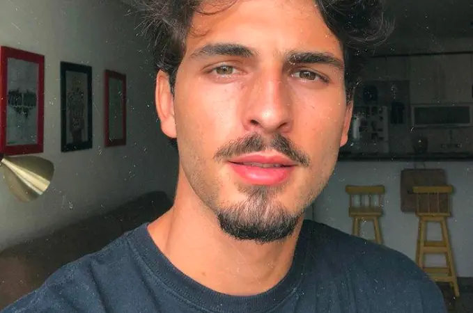 Short French Beard (Slightly Grown)